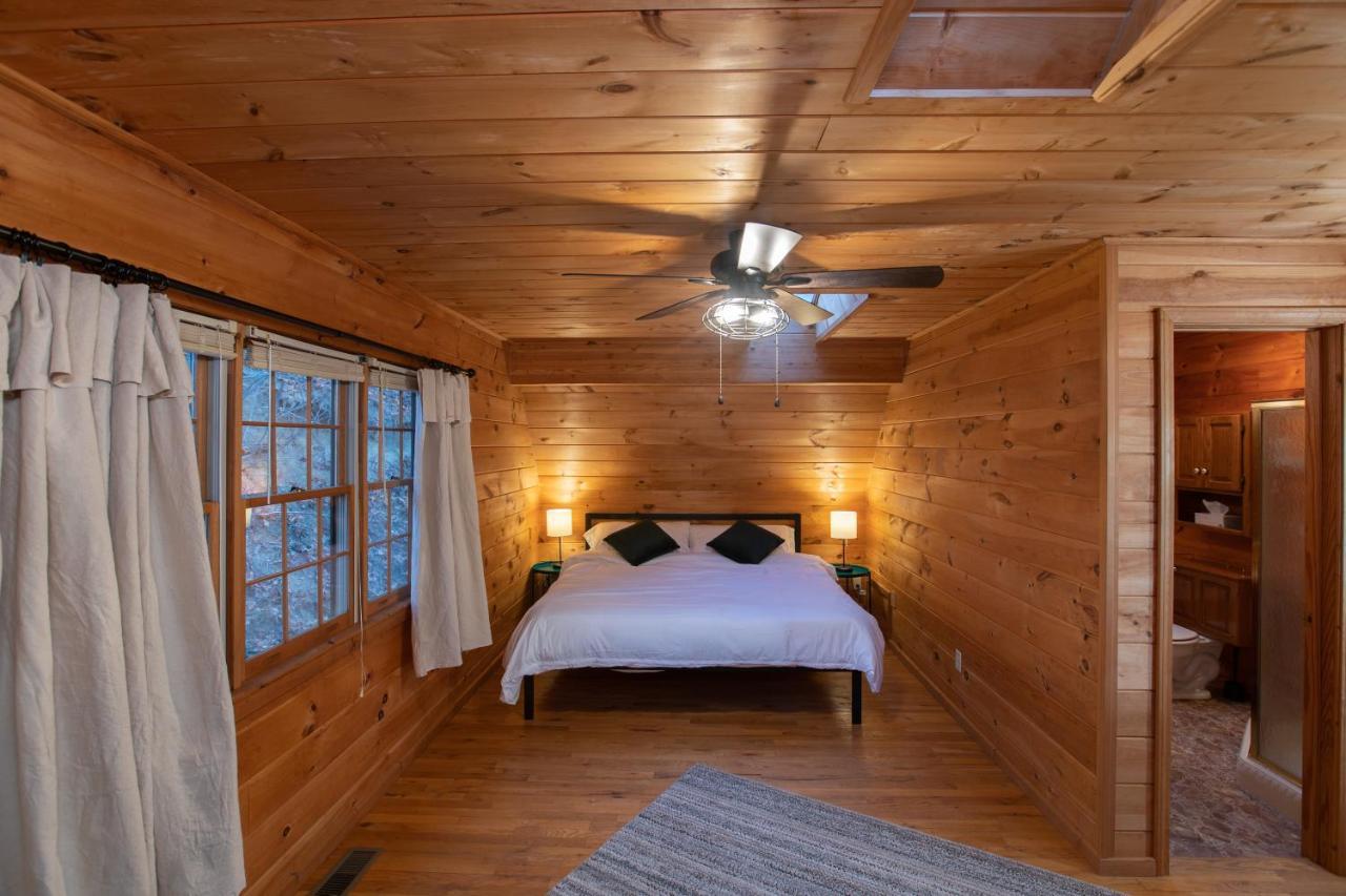 Treetops Cabin Easy To Asheville With Fast Wifi And Great View Swiss Bagian luar foto