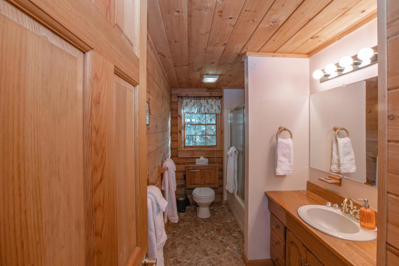 Treetops Cabin Easy To Asheville With Fast Wifi And Great View Swiss Bagian luar foto