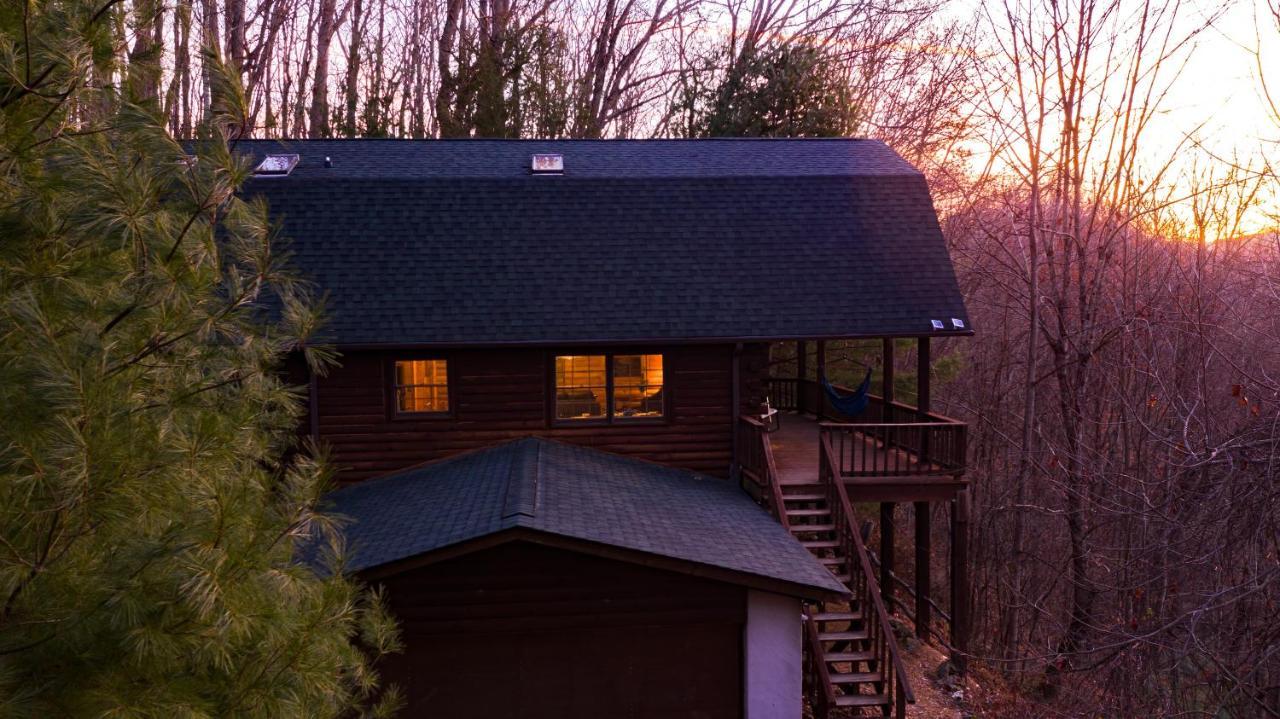 Treetops Cabin Easy To Asheville With Fast Wifi And Great View Swiss Bagian luar foto